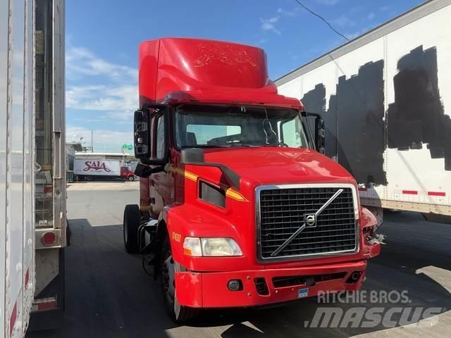 Volvo VNM42T Vlačilci