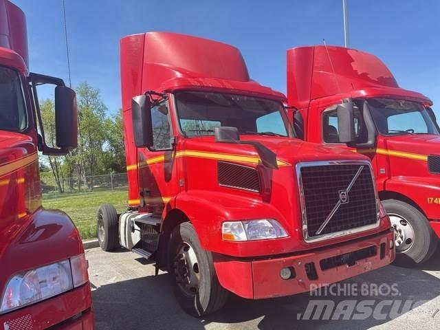 Volvo VNM42T Vlačilci