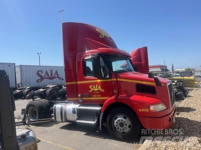 Volvo VNM42T Vlačilci