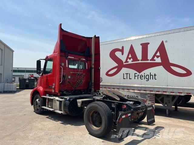 Volvo VNM42T Vlačilci