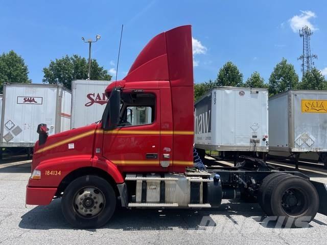 Volvo VNM42T Vlačilci