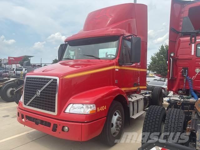 Volvo VNM42T Vlačilci