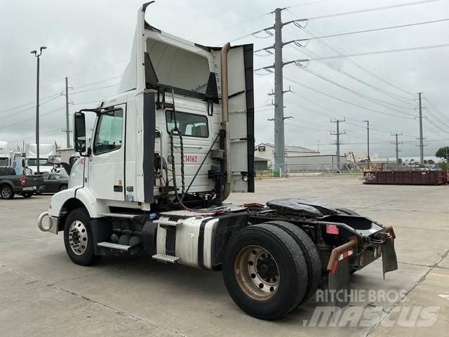 Volvo VNM42T Vlačilci