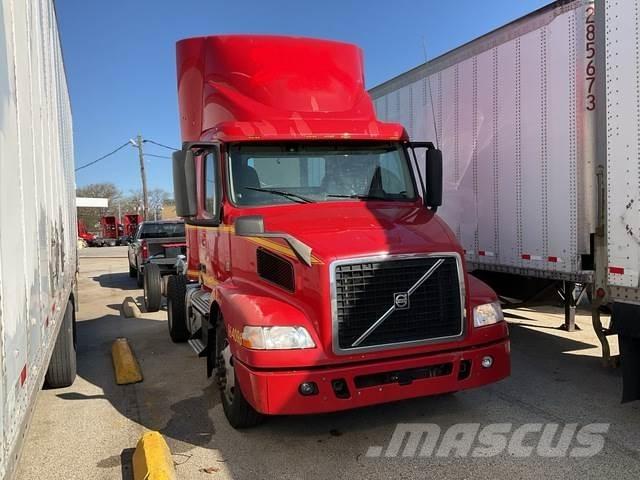Volvo VNM42T Vlačilci
