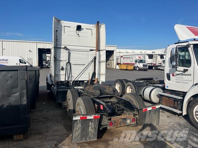 Volvo VNM64T Vlačilci