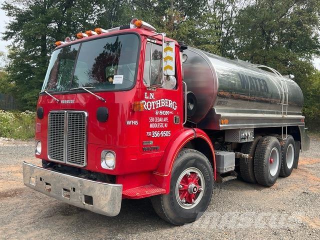 White  Tovornjaki za vodo