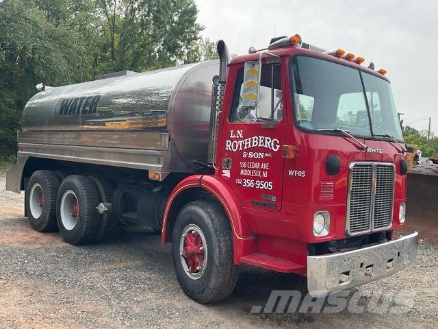 White  Tovornjaki za vodo