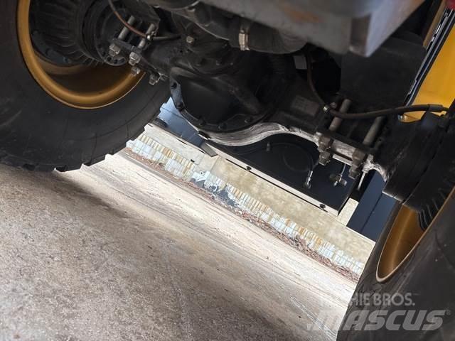 XCMG 938U Kolesni nakladalci