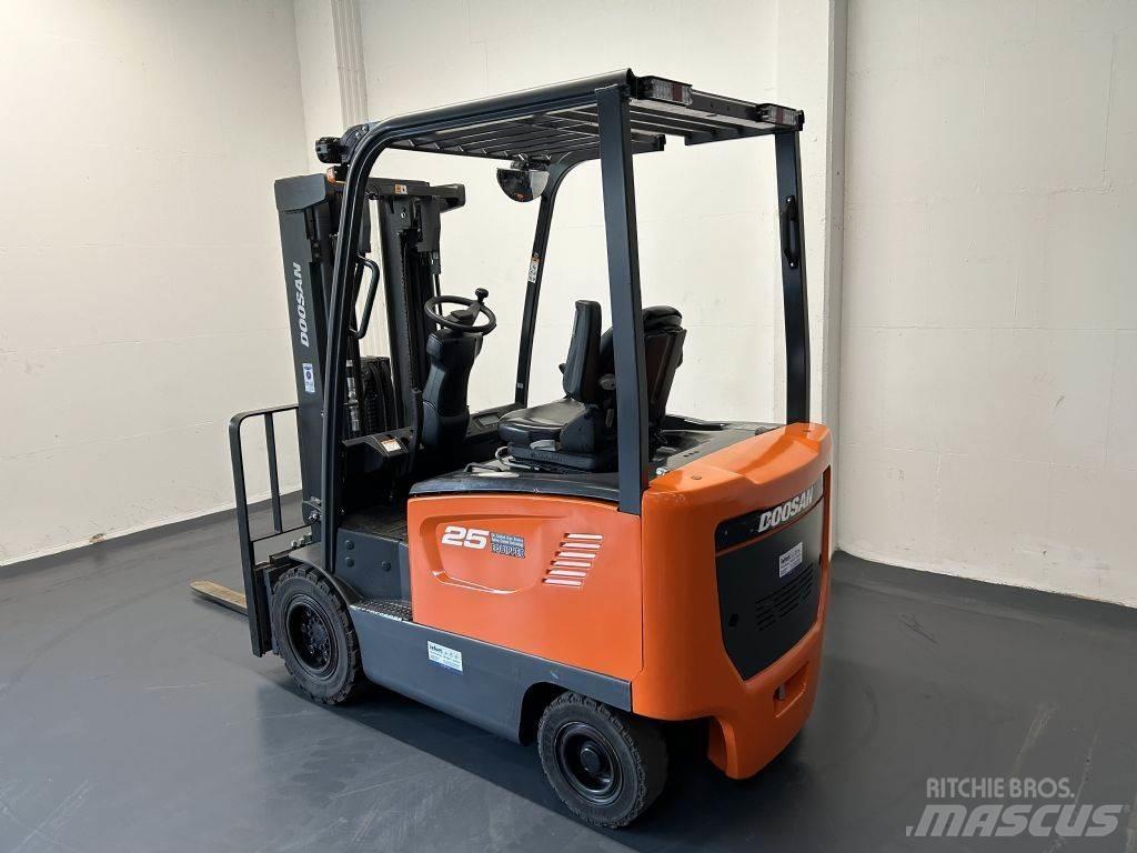 Doosan B25S-7 Električni viličarji