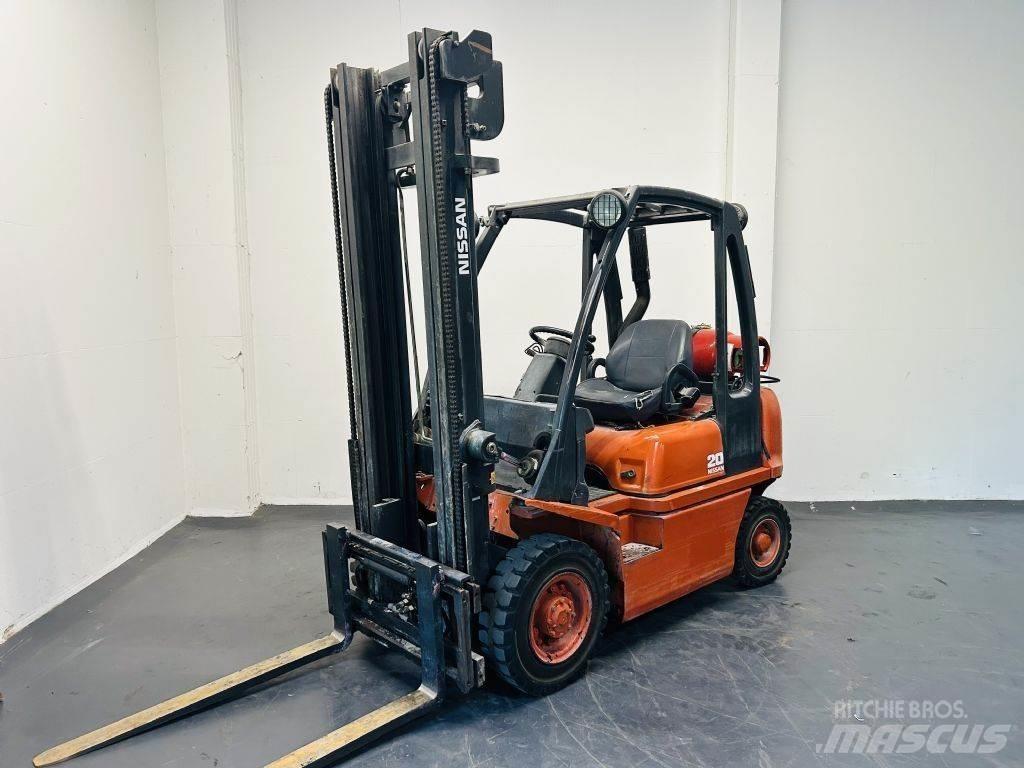 Nissan UD02A20PQ Plinski viličarji
