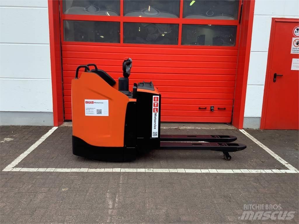 Toyota LPE200 Električni nizko dvižni viličar