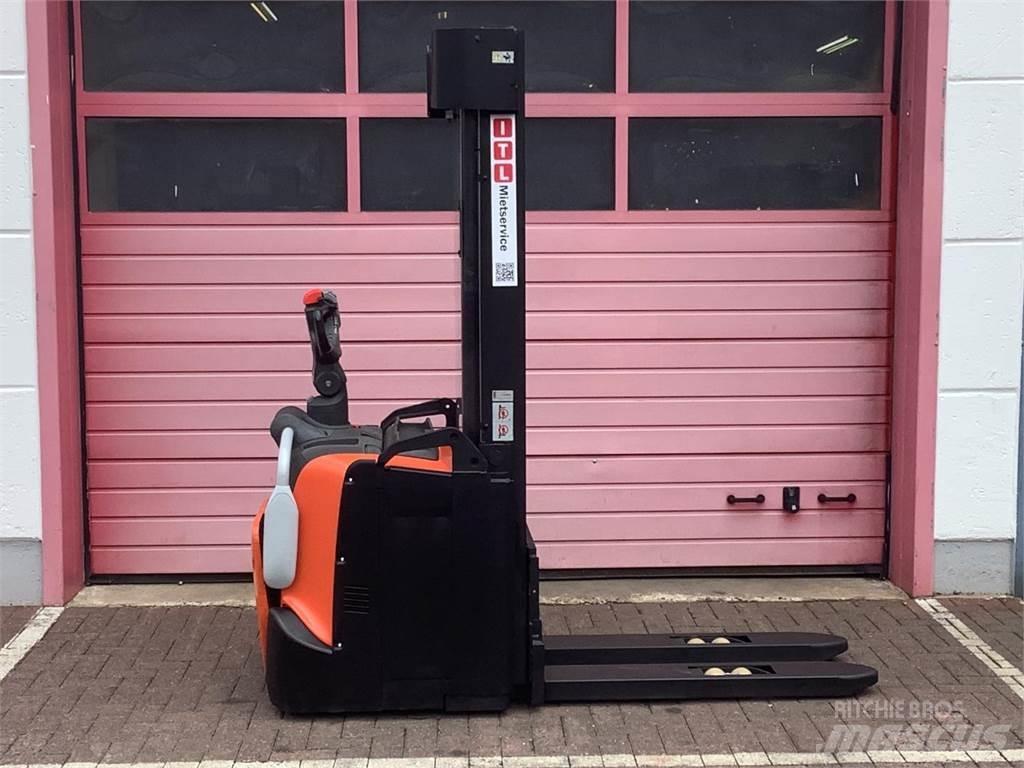 Toyota SPE140 Ročni električni viličar