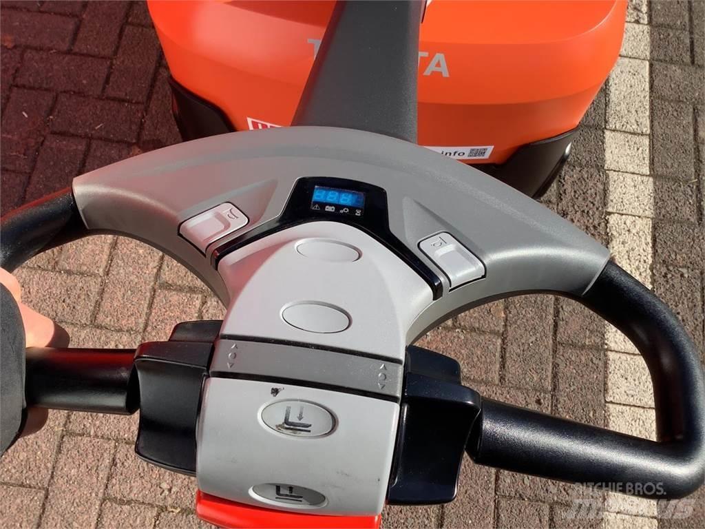 Toyota SWE120 Ročni električni viličar