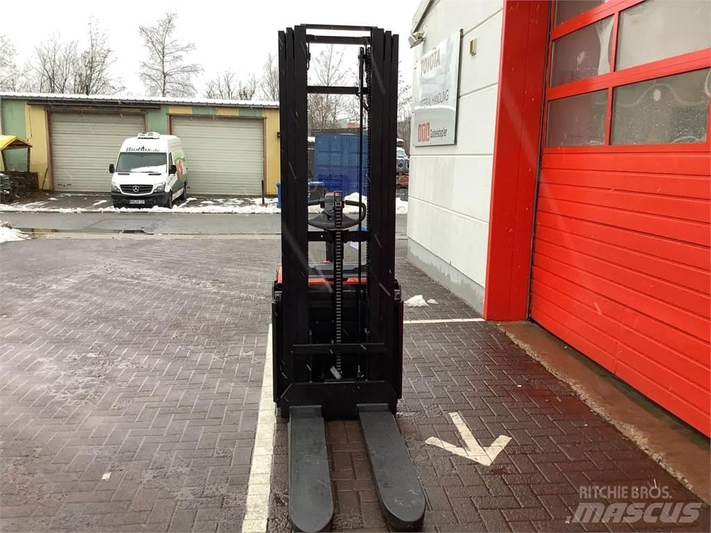 Toyota SWE140L Ročni električni viličar