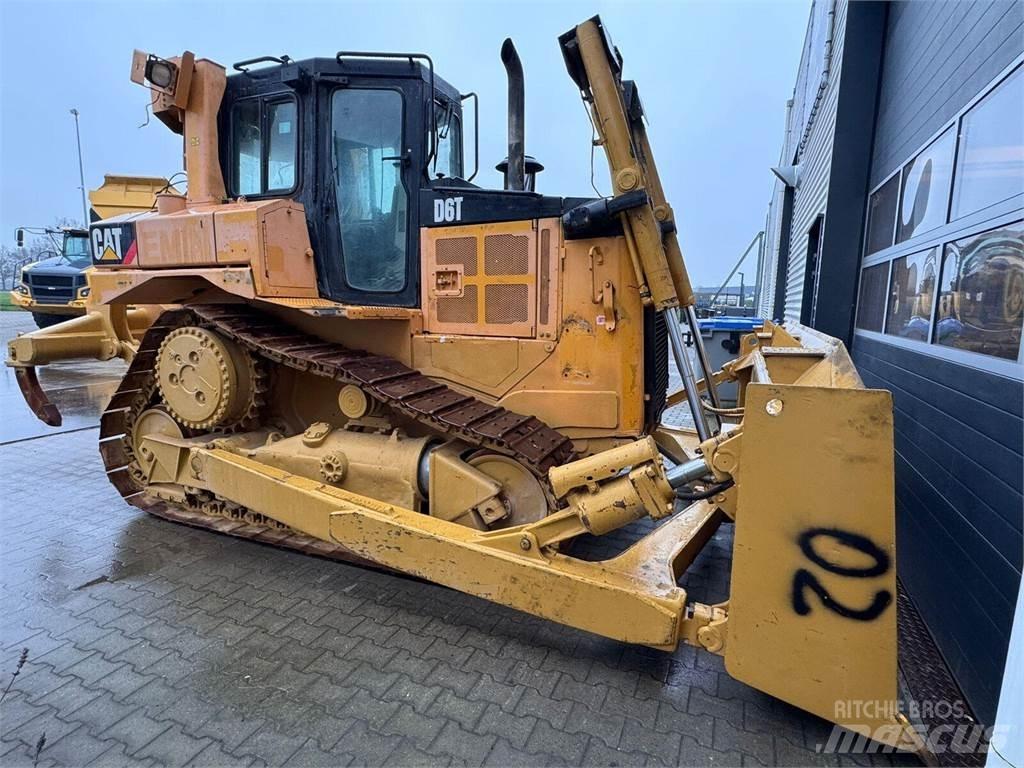 CAT D6T Buldožerji goseničarji