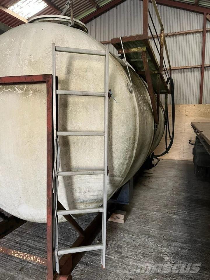  15.000 L vandtank Zbirni lijaki, puhalniki in dvigala