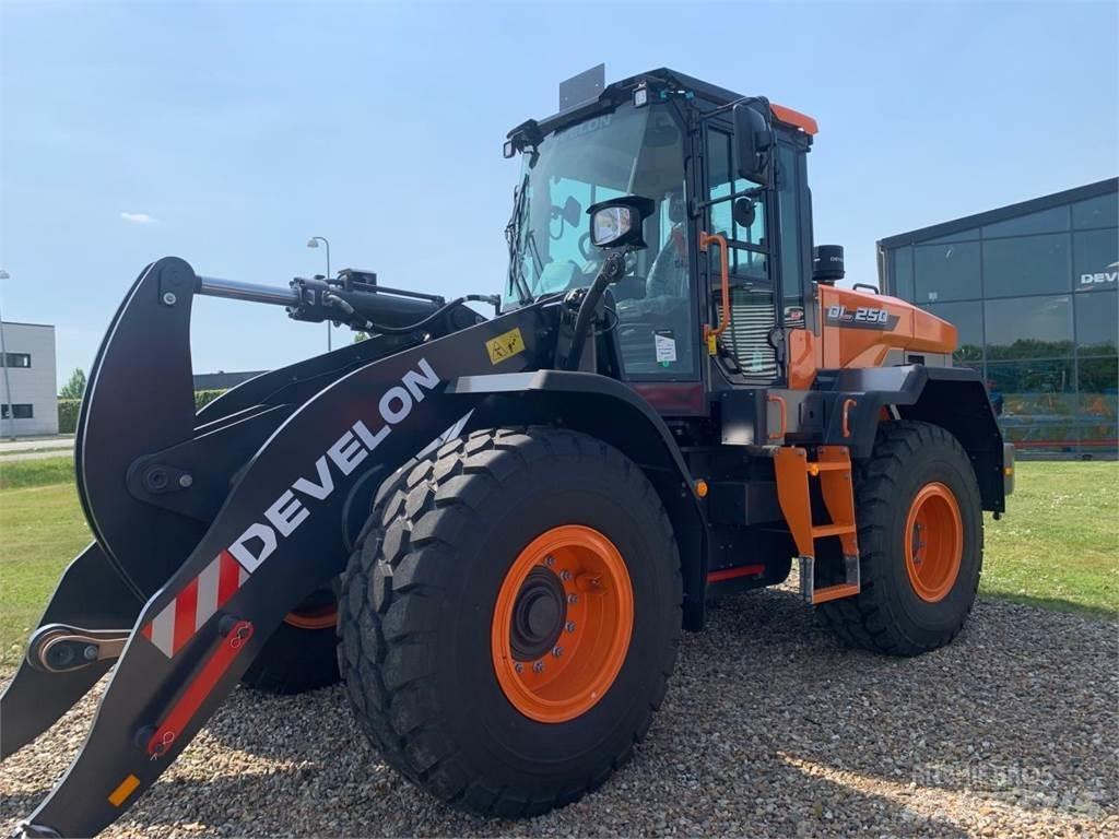 Develon DL250-7 Kolesni nakladalci
