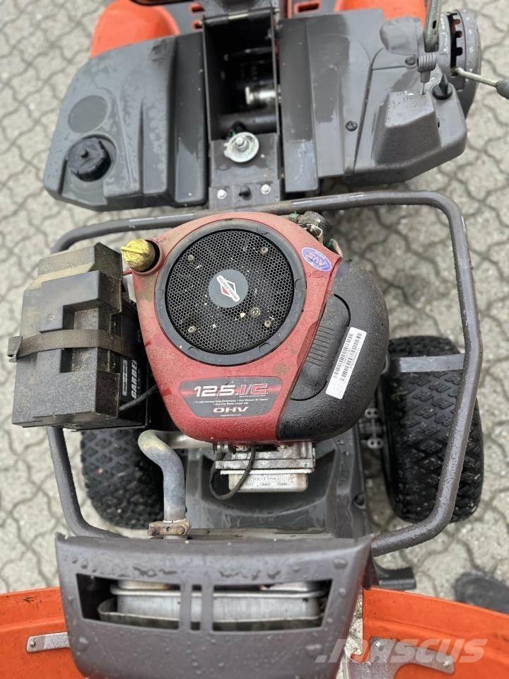 Husqvarna R13C Manjši traktorji