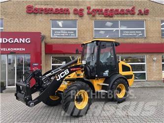 JCB 409 AGRI Kolesni nakladalci