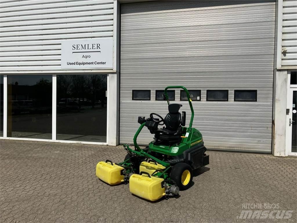 John Deere 2700 Kosilnice za zunanji prostor