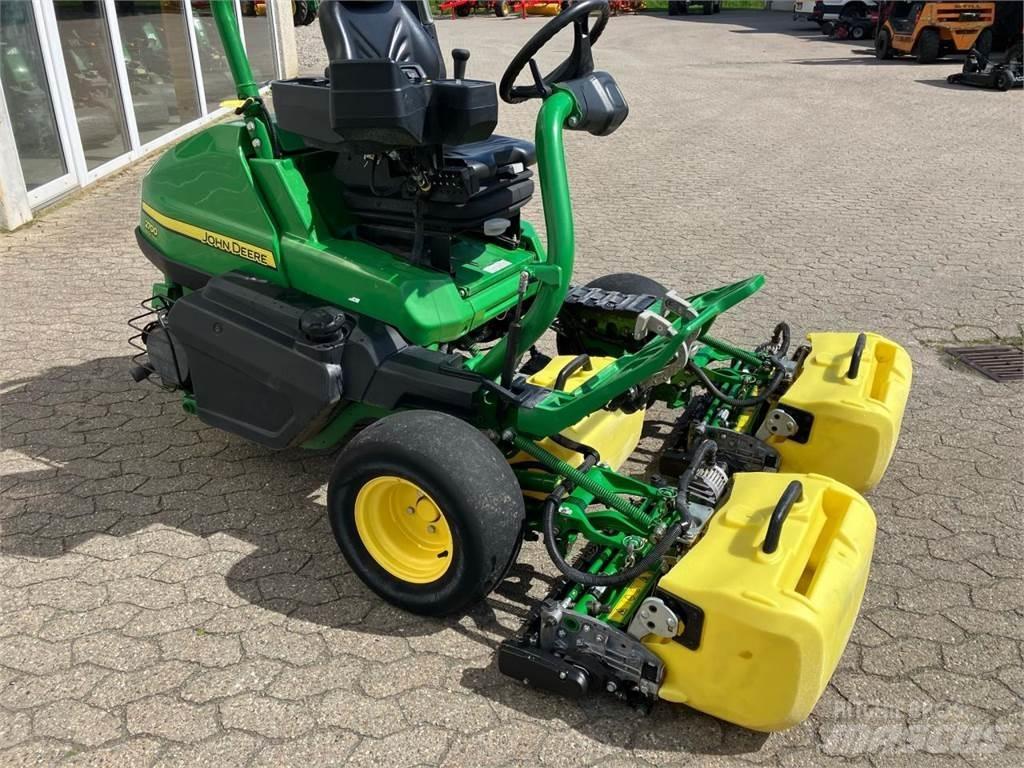 John Deere 2700 Kosilnice za zunanji prostor