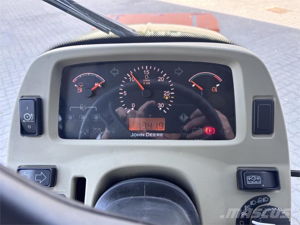 John Deere 3720 Manjši traktorji