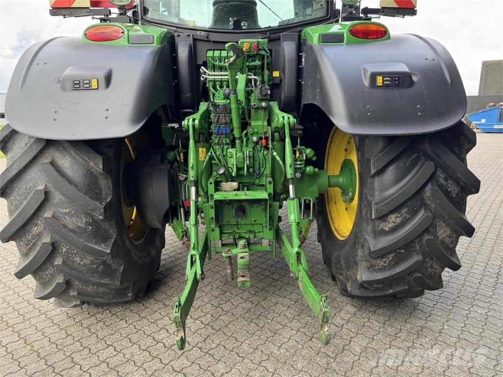 John Deere 6215R Traktorji