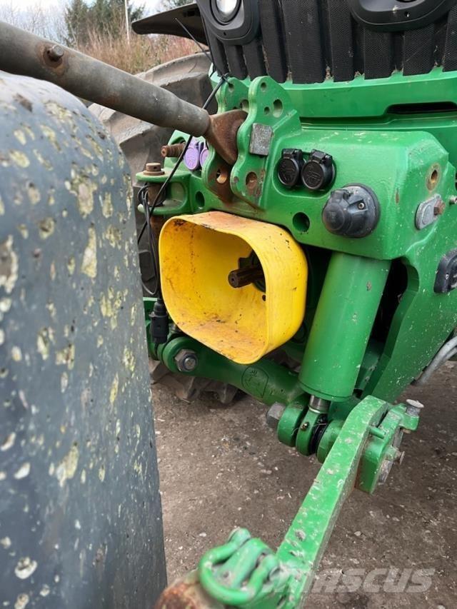 John Deere 6215R Traktorji