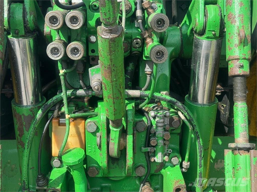 John Deere 6820 Traktorji