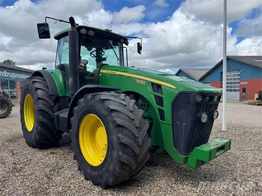 John Deere 8330 Traktorji