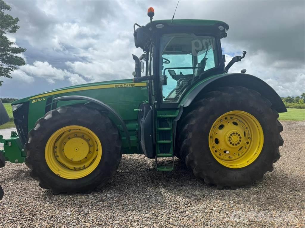 John Deere 8370R Traktorji