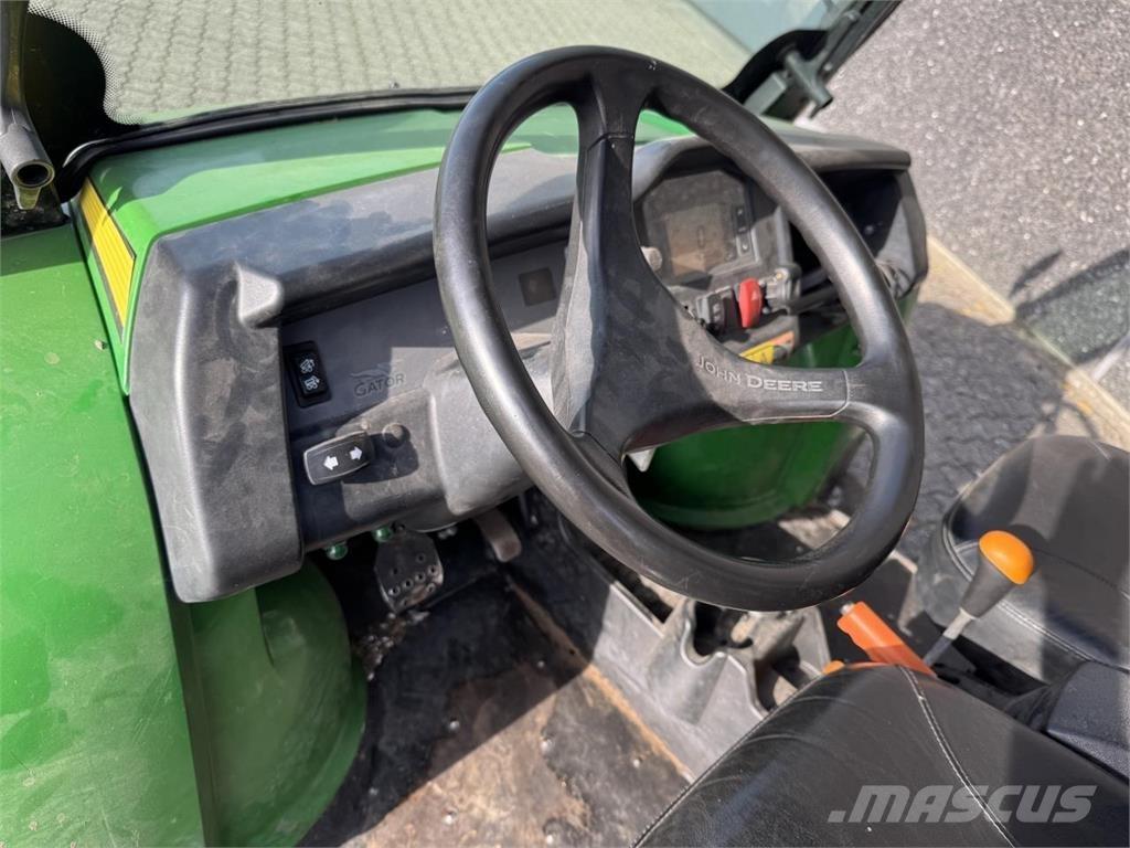 John Deere 855D UTV-ji