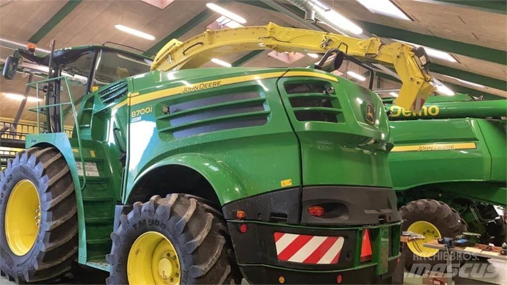 John Deere 8700 Kombajni za krmo