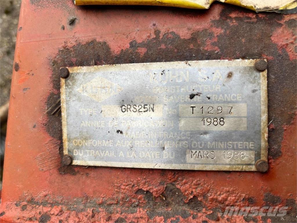 Kuhn GSR 25 N Obračalniki in zgrabljalniki