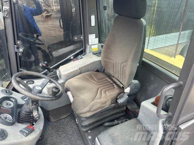 Mecalac AX700 Kolesni nakladalci