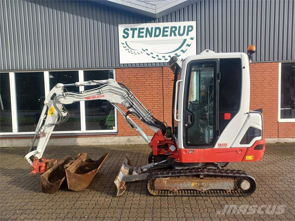 Takeuchi TB225 Mini bagri <7t