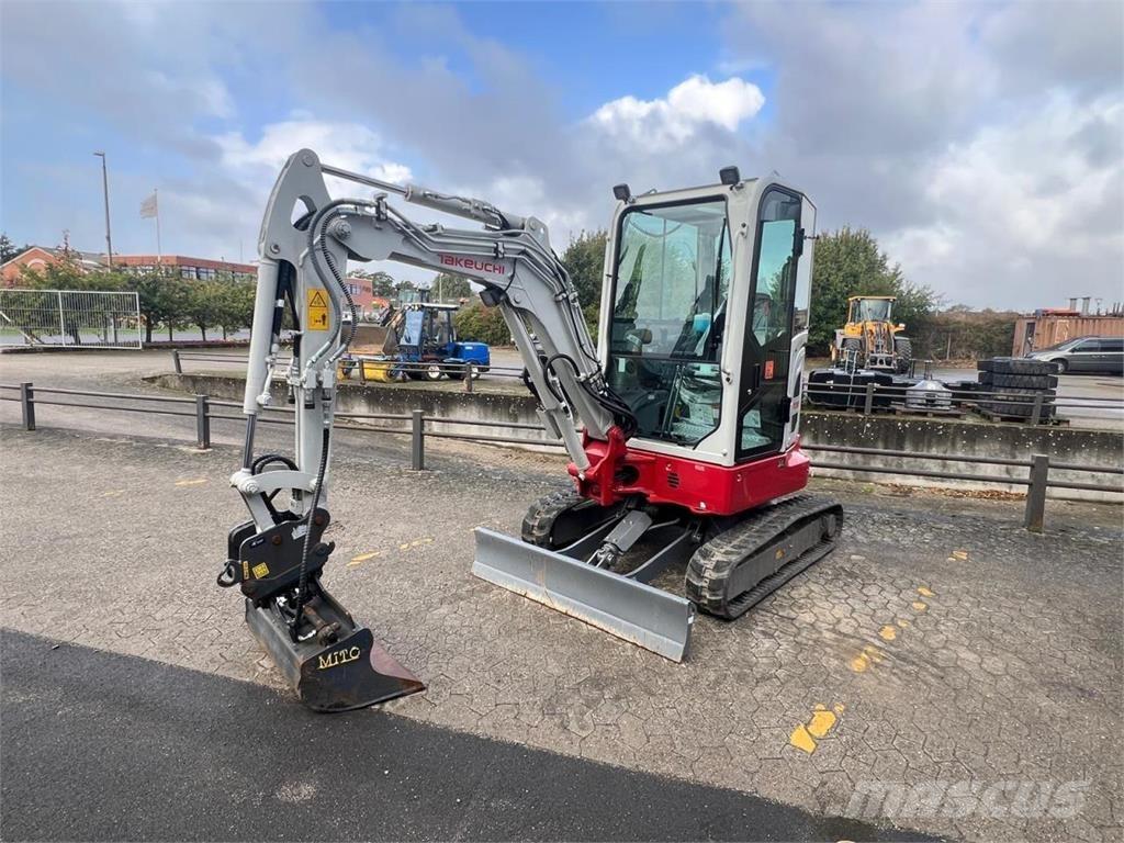 Takeuchi TB325R Mini bagri <7t