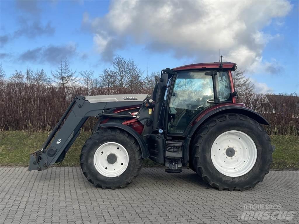 Valtra N 174 Traktorji