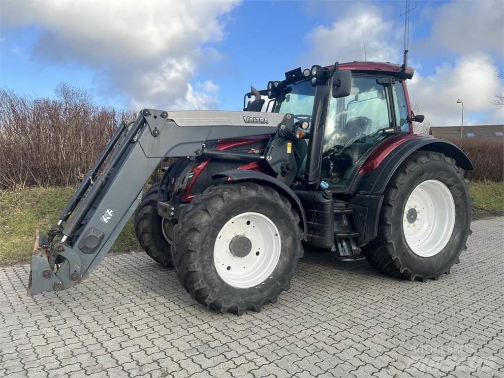 Valtra N 174 Traktorji