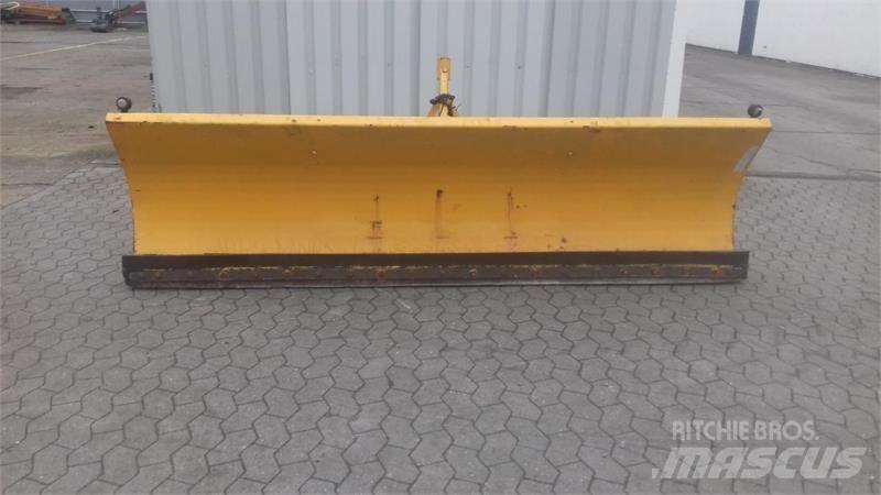  - - - 2.5 MTR Snežne deske in plugi