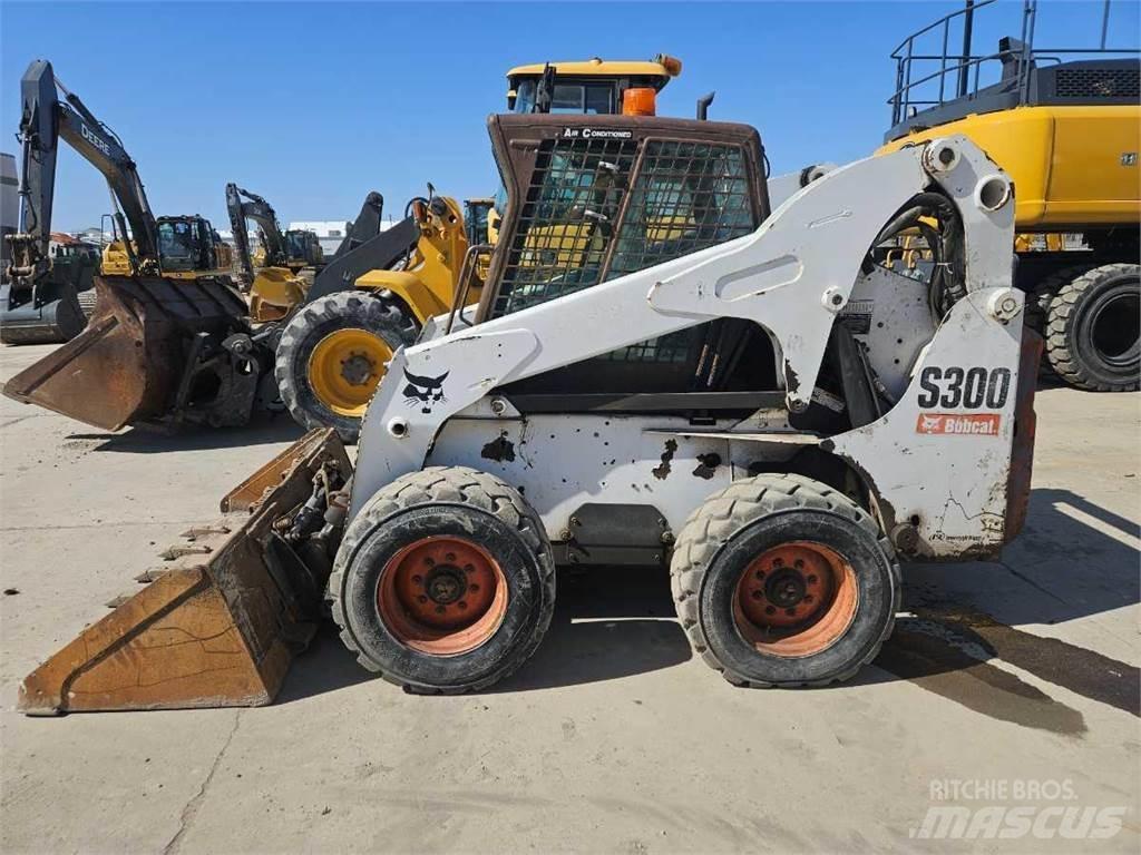 Bobcat S300 Skid steer mini nakladalci