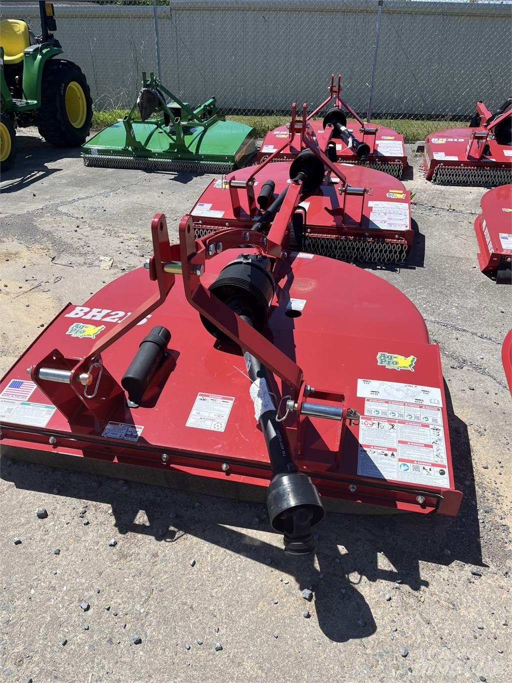 Bush Hog BH215 Rezač za bale, oprema za rezanje in odvijanje bal