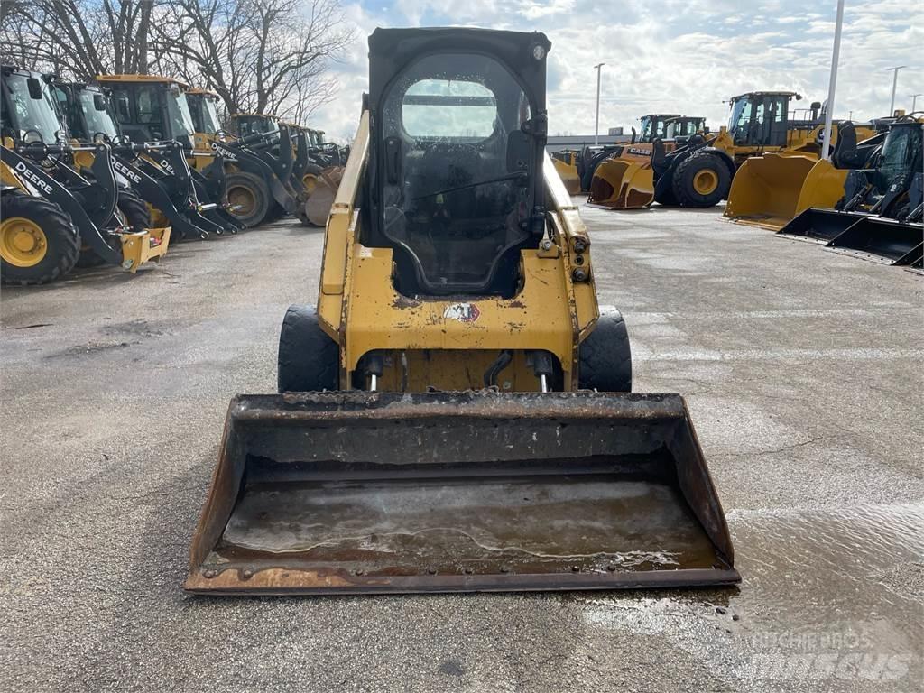 CAT 262D3 Skid steer mini nakladalci