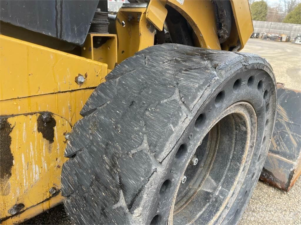 CAT 262D3 Skid steer mini nakladalci