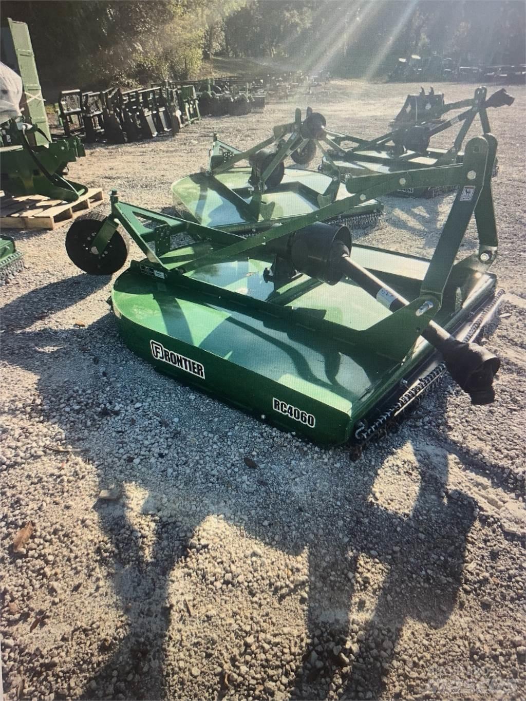 Frontier RC4060 Rezač za bale, oprema za rezanje in odvijanje bal