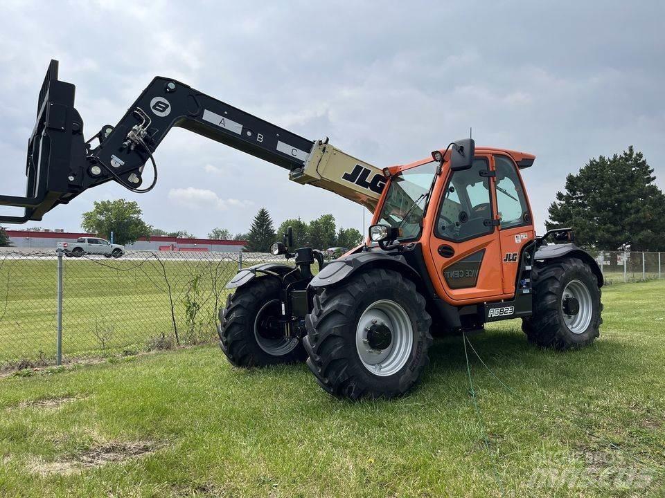 JLG 823 Teleskopski viličarji