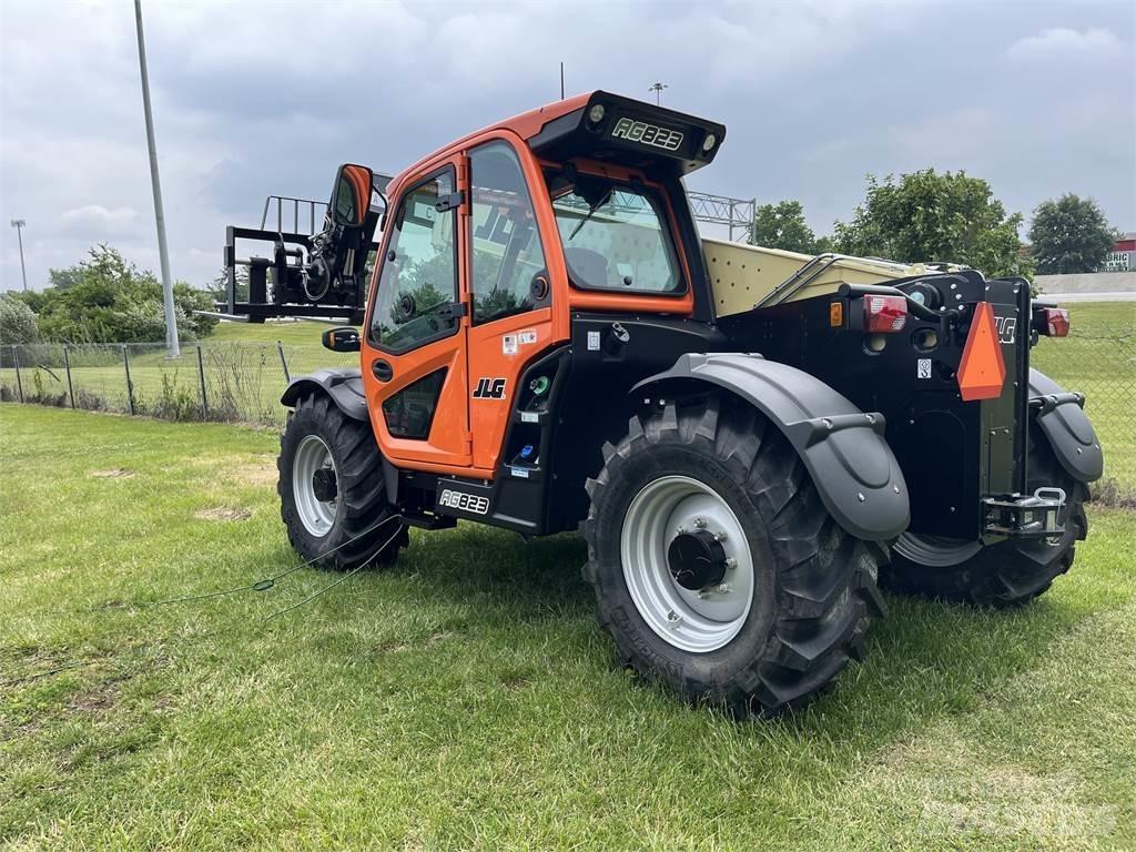 JLG 823 Teleskopski viličarji