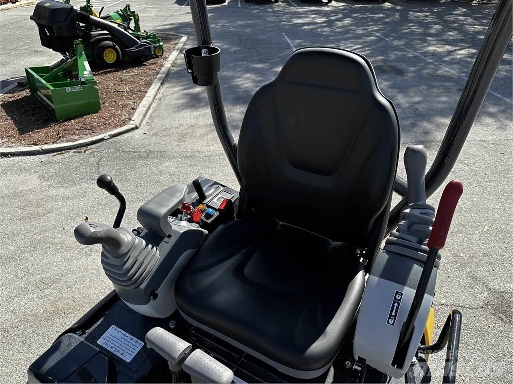John Deere 17 P Mini bagri <7t