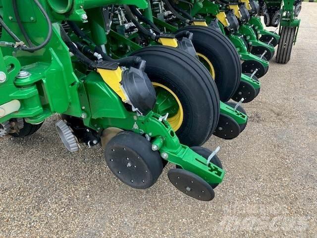 John Deere 1795 Sadilniki