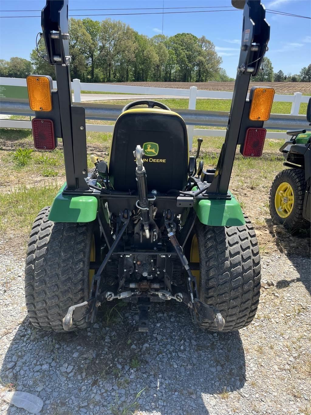 John Deere 2025R Manjši traktorji